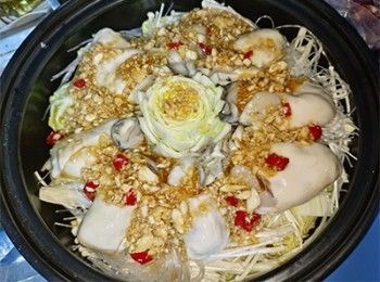 step7: <span class="group_2">醬料</span>平均鋪在生蠔上