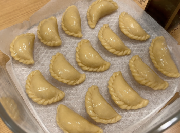 step4: 氣炸前每隻用油角抹油，180度氣炸8分鐘，翻面，抹油，180度氣炸8分鐘