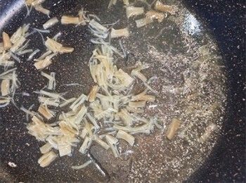 step10: 加入瑤柱絲連水及蔬菜水