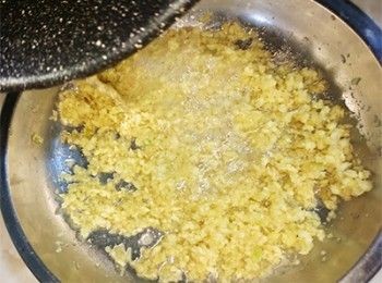 step4: 燒熱油，灒入滾油