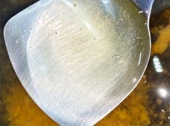 step7: 煉出的豬油，隔渣入樽