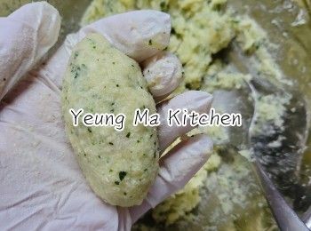 step5: 平均分成8份並用手捏欖形。