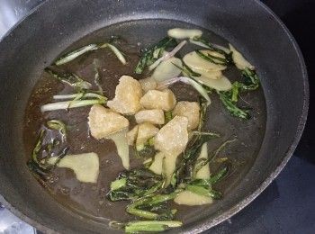 step4: 加入A的清水及冰糖煮滾