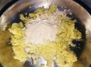 step3: 加入鹽、雞粉、糖拌勻