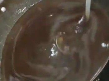 step9: 關火，一次過快撞入C生粉水拌勻