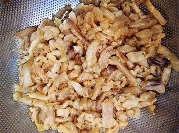 step9: 豬油渣放涼入樽