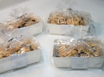 step1: 蛋糕糊：
蛋黃加入少許糖拌勻
加入植物油，牛仍拌勻
再加入低筋粉徹底拌勻成 蛋糕糊