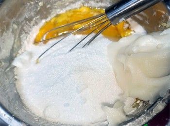 step1: <span class="group_1">材料A</span>放入盆中