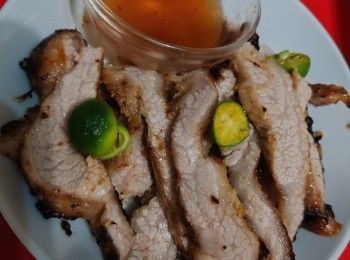 step5: 取出放涼拆走羊眼針，將肉剪成一条条跟上醮醬汁便可上桌享用