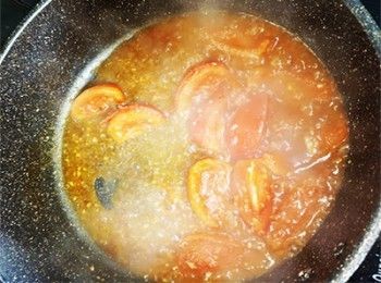 step8: 炒至熟透，挑走茄皮