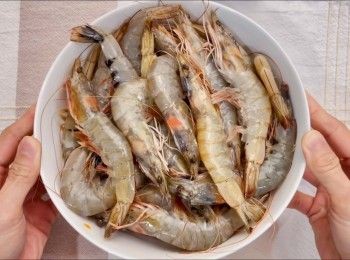 step1: 把蝦沖洗乾淨