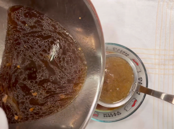 step9: 可保留滷汁，隔去渣滓後放雪櫃備用。