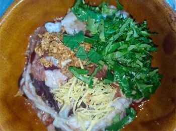 step6: 加入陳皮碎、薑絲、芫茜碎拌勻