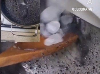 step2: 加入熱水後放冰糖