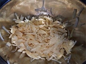 step4: 撕成絲，浸瑤柱水留用