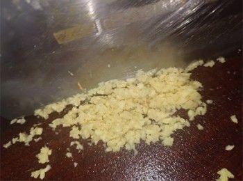 step4: <span class="group_2">薑蓉醬</span> 薑切成蓉