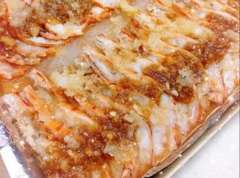 step5: 啟動選擇「純蒸1」，蒸約12-15分鐘 2. 取出，淋上蒜蓉熱油（蒜蓉45 g加入油35 ml，中大火煮滾），即成