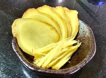 step2: 薑片
