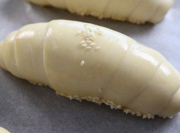 step1: 加入熱滾水及麵粉，攪拌直至形成燙種。放入冰箱過夜。

第二天，
加入所有材料（牛油外），攪拌所有材料直至沒有乾粉。靜置15分鐘。
揉麵團5分鐘。麵團成形後，轉移到工作台上。加入牛油後，揉麵團15鐘。
第一次發酵 38°C 40 分鐘