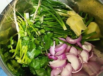 step1: 所有配料洗淨，瀝乾水份