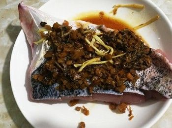 step6: 平均鋪在魚上，放上薑絲