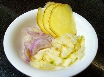 step1: 薑片,蒜頭,乾蔥