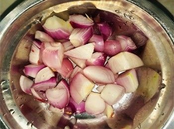 step8: 乾蔥頭切小片