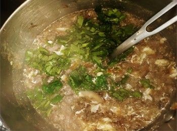 step9: 熄火，加入芫茜碎即可上碟