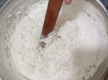 step8: [蜂巢皮做法] 滾水撞入澄麵內拌勻