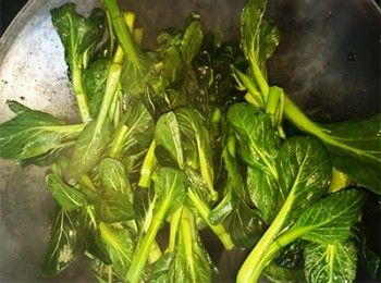 step1: 起油鑊加入菜心