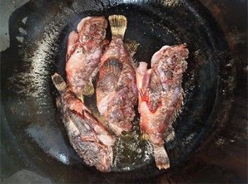 step4: 起油鑊，放入石崇煎香