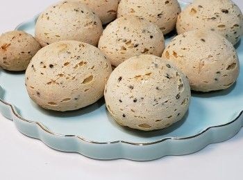 step1: 牛奶，牛油，糖加稍微加熱至牛油溶化即可
加入麵粉拌勻成糊狀  離火