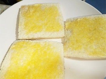 step5: 每塊也塗上牛油