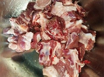 step1: 肉排洗淨，抹乾水份