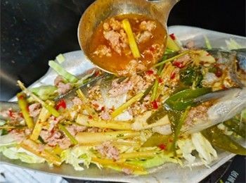 step17: 淋上<span class="group_2">湯汁</span>