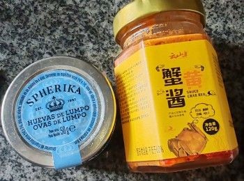 step1: 先備好材料（預先雪凍醬料）
L-黑鰭魚子醬
R-蟹羔黃油醬