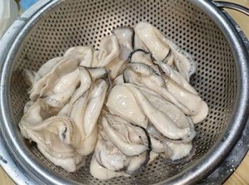 step2: [生蠔處理] 清洗乾淨，瀝乾水份