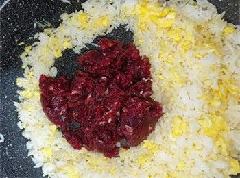 step9: 加入牛肉炒至8成