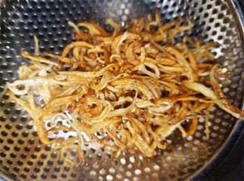 step5: 銀魚乾炸至金黃