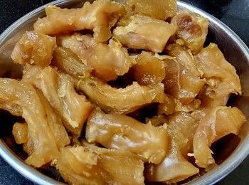 step9: 牛筋已煲過湯, 將牛筋切小件
