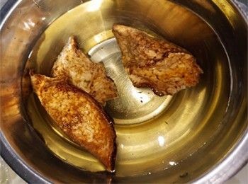 step1: 陳皮浸軟，刮囊，剁碎