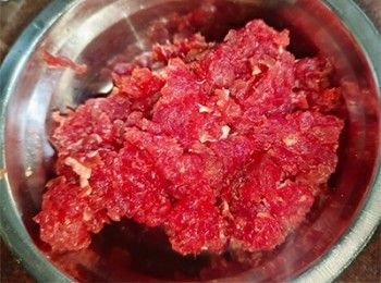 step1: 牛肉切碎