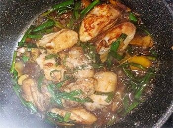 step17: 加入胡椒粉炒勻