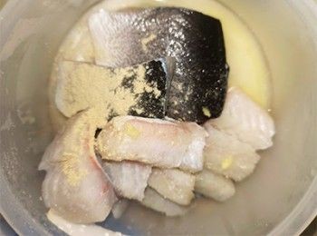 step5: 加入<span class="group_2">醃料</span>醃1小時以上