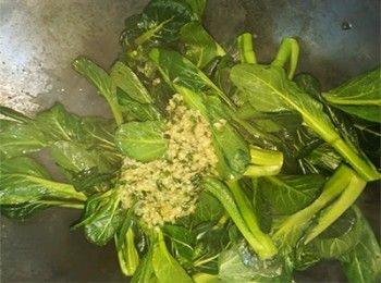 step2: 加入薑蓉醬炒勻