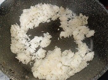 step5: 起油鑊，加入白飯