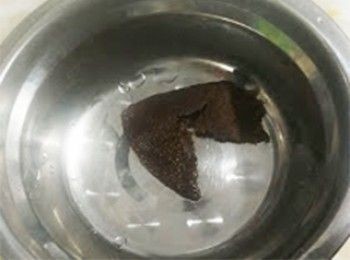step1: 陳皮凍水浸軟刮囊。