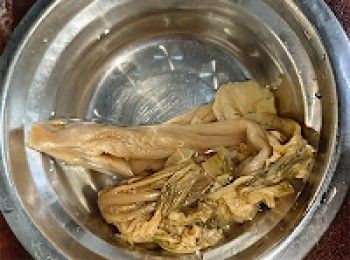 step2: 梅菜洗淨用清水浸30分鐘