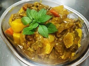 step13: 加入牛尾汁及清水煮至濃稠即可