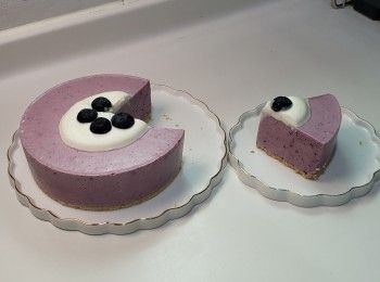 step1: 餅底：
馬利餅搗碎加入牛油溶液拌勻，在模具上壓實，放雪櫃備用